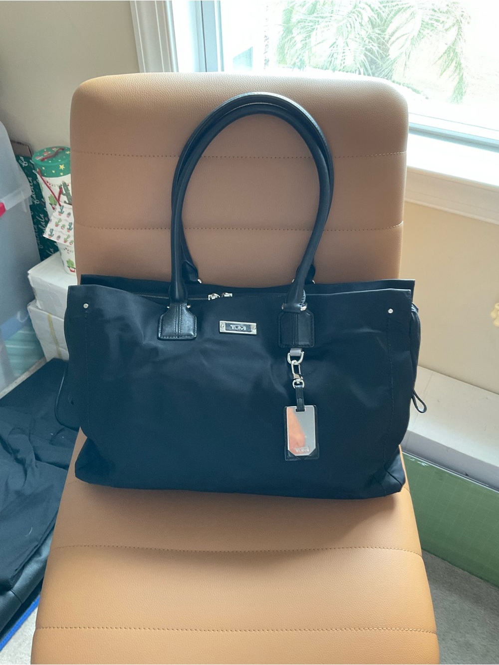 Tumi Black Nylon Tote with Leather Handles and Tag - Picture 4 of 12